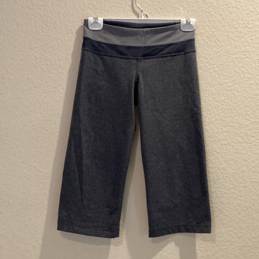 Lululemon Charcoal Gray light, gray Stretchy Capri Leggings